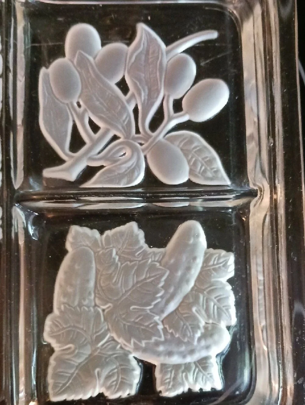 Beautiful! Etched Glass Divided Serving Dish - Clear Vegetable Pattern 🫒🥬🥒🫒